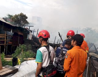 Kebakaran Hanguskan Delapan Rumah di Masale, BPBD Makassar Turun Lakukan Recovery