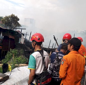 Kebakaran Hanguskan Delapan Rumah di Masale, BPBD Makassar Turun Lakukan Recovery