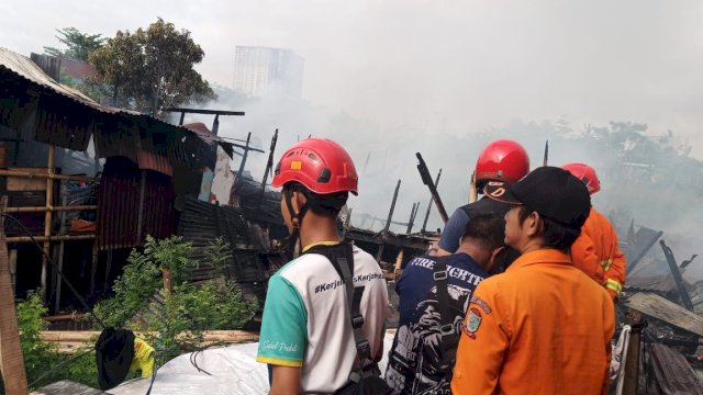 Kebakaran Hanguskan Delapan Rumah di Masale, BPBD Makassar Turun Lakukan Recovery
