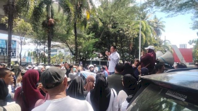 Dewan Terima Aspirasi Pedagang Pasar Terong, Demo Tolak Penertiban Lapak