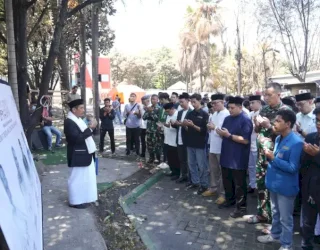 Doakan Korban Kebakaran, Pemkot dan Forkopimda Gelar Salat Gaib di Pelataran DPRD Makassar