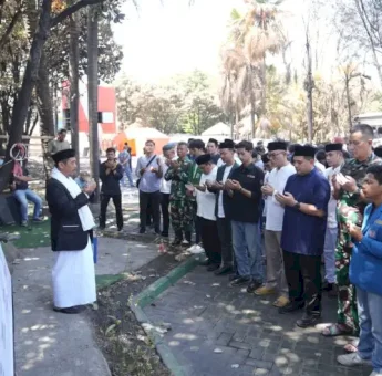 Doakan Korban Kebakaran, Pemkot dan Forkopimda Gelar Salat Gaib di Pelataran DPRD Makassar