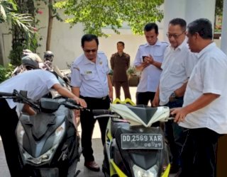 Dinas Perdagangan Makassar Lakukan Taksasi Kendaraan Sitaan di Kejari Cabang Pelabuhan