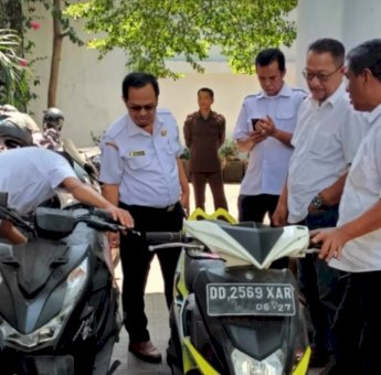 Dinas Perdagangan Makassar Lakukan Taksasi Kendaraan Sitaan di Kejari Cabang Pelabuhan