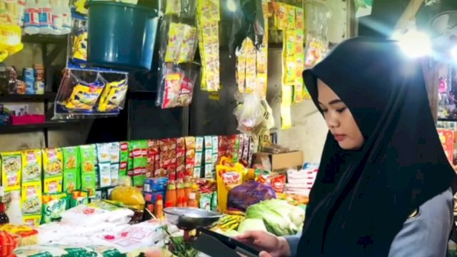 Dinas Perdagangan Makassar Lakukan Pemantauan Harga Pasar untuk Jaga Stabilitas Kebutuhan Pokok