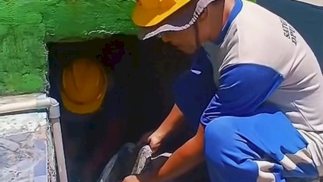 Pengerukan Drainase di Jalan Laiya, Wujud Komitmen Dinas PU Makassar Jaga Lingkungan Bersih