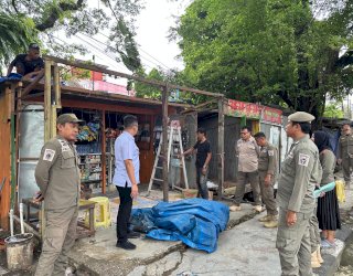 Jaga Estetika Kota, Belasan Lapak PKL di Trotoar Jalan Sultan Alauddin Ditertibkan