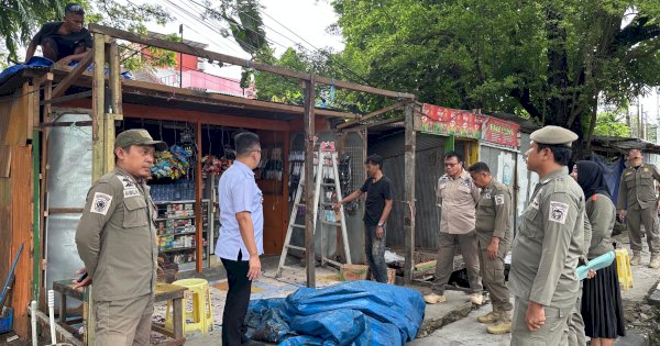 Jaga Estetika Kota, Belasan Lapak PKL di Trotoar Jalan Sultan Alauddin Ditertibkan