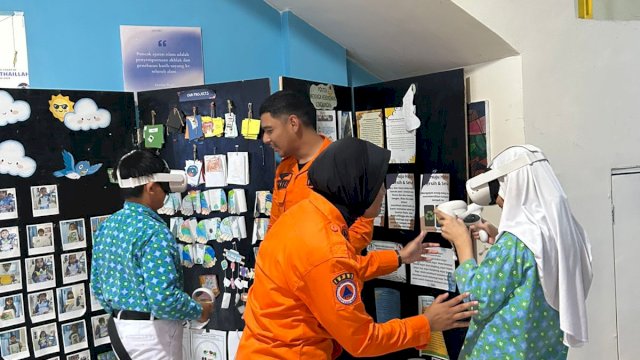 BPBD Makassar Kenalkan VR, Anak-anak Belajar Hadapi Bencana Tanpa Panik