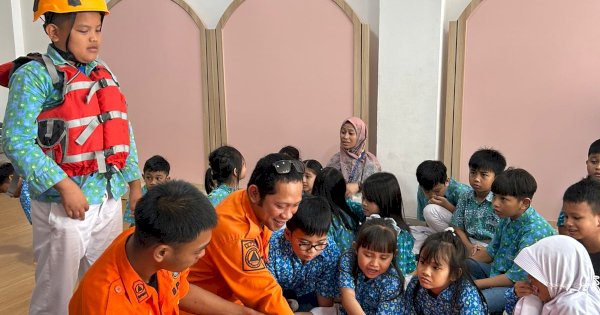 Inovasi SALAMA: BPBD Makassar Dorong Budaya Sadar Bencana Lewat Edukasi VR di Sekolah