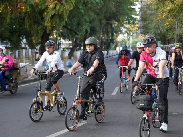 Wali Kota Makassar Tinjau Jumat Bersih Sambil Gowes di Dua Kecamatan