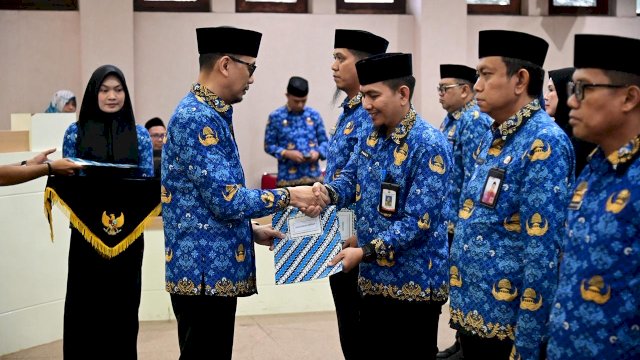 Pengukuhan Ganti Antar Waktu: KORPRI Makassar Diminta Lebih Adaptif, Profesional, dan Responsif