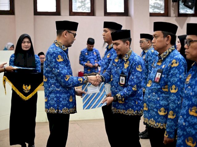 Pengukuhan Ganti Antar Waktu: KORPRI Makassar Diminta Lebih Adaptif, Profesional, dan Responsif