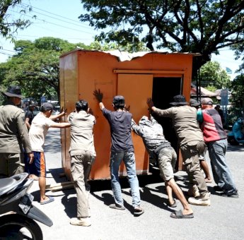 Lagi, Delapan Lapak Pedagang di Kecamatan Tallo Ditertibkan