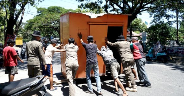 Lagi, Delapan Lapak Pedagang di Kecamatan Tallo Ditertibkan