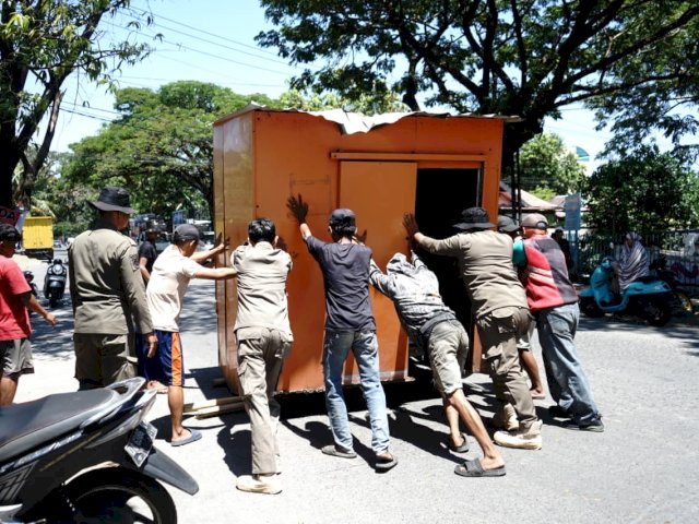 Lagi, Delapan Lapak Pedagang di Kecamatan Tallo Ditertibkan