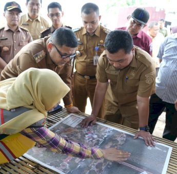 Munafri Arifuddin Tinjau Pembebasan Lahan Jembatan Kembar Barombong, Target Rampung Juni 2026