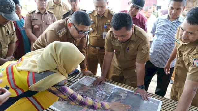 Munafri Arifuddin Tinjau Pembebasan Lahan Jembatan Kembar Barombong, Target Rampung Juni 2026