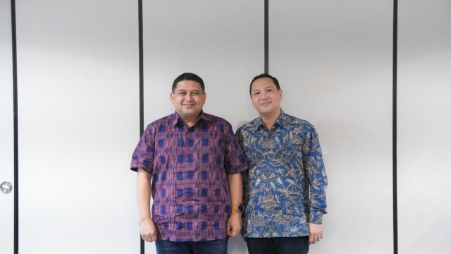Wali Kota Makassar, Munafri Arifuddin bersama Deputi Bidang Koordinasi Infrastruktur Dasar Kementerian Koordinator Bidang Infrastruktur dan Pembangunan Kewilayahan, Muhammad Rachmat Kaimuddin