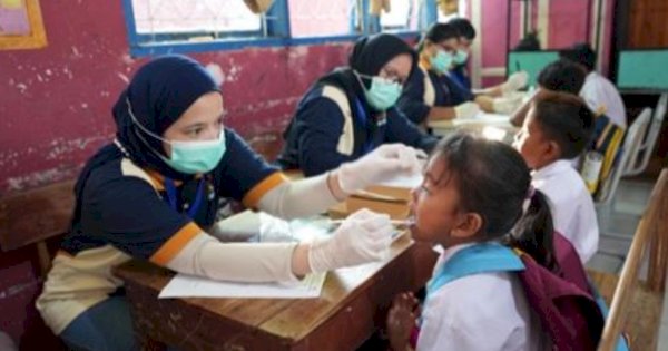 Misi “Sailing for Smiling”, 200 Dokter Gigi Anak Layani Ratusan Siswa di Pulau Kodingareng