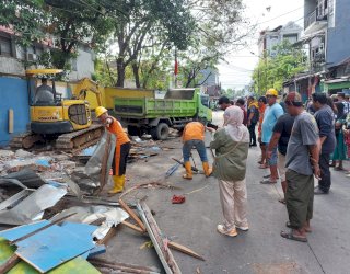 Pemkot Makassar Tertibkan Lapak PKL di Jalan Tinumbu Tanpa Gejolak