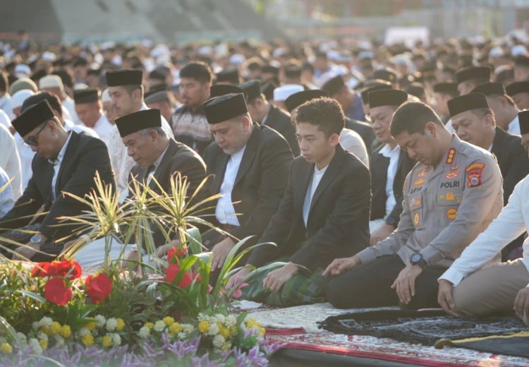 Munafri dan Aliyah Salat Id Bersama Warga, Titip Pesan Keikhlasan dan Solidaritas Sosial