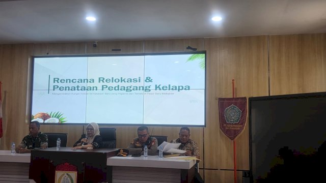 Penataan Kawasan Benteng Rotterdam, Pemkot Bakal Relokasi Pedagang Kelapa Muda ke Pasar Baru
