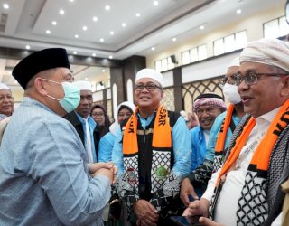 Dampingi Menhaj RI, Munafri Sambut Kepulangan Jemaah Haji Kloter 17 Debarkasi Makassar