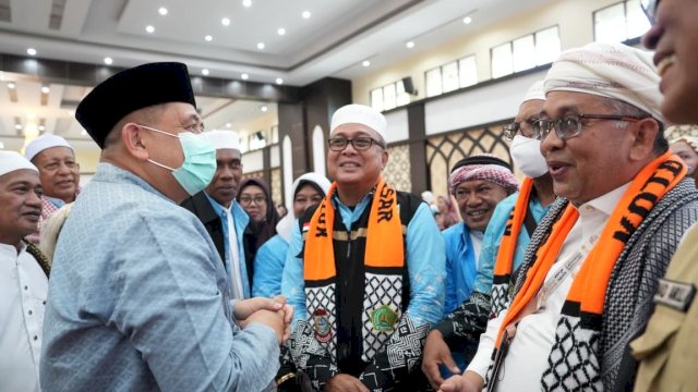 Dampingi Menhaj RI, Munafri Sambut Kepulangan Jemaah Haji Kloter 17 Debarkasi Makassar
