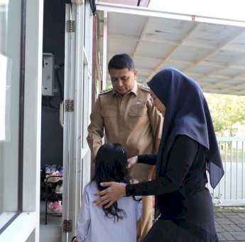 Munafri Beri Teladan GAMAS, Antar Putrinya pada Hari Pertama Sekolah