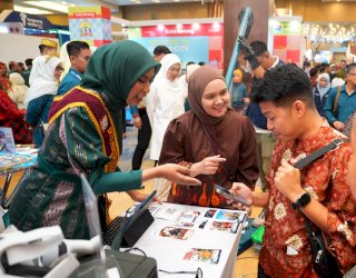 AI Photobooth LONTARA+ Diskominfo Makassar Jadi Daya Tarik di Indonesia City Expo APEKSI 2026