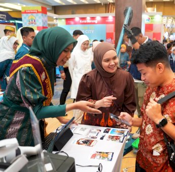 AI Photobooth LONTARA+ Diskominfo Makassar Jadi Daya Tarik di Indonesia City Expo APEKSI 2026