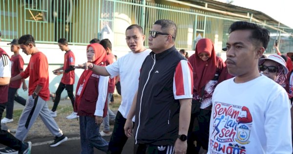 Munafri Jalan Sehat Bersama Warga Maccini Sombala, Ingatkan Pilah Sampah dan Waspada Kemarau