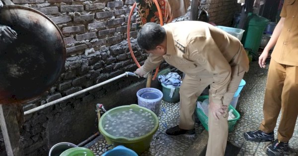 Wali Kota Makassar Munafri Tinjau Distribusi Air Bersih di Kerung-Kerung Pasca Pembenahan Jaringan