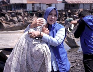 Fatma Wahyuddin Tinjau Korban Kebakaran Tallo, Salurkan Bantuan untuk Ratusan Warga Terdampak