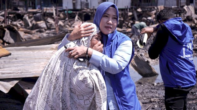 Fatma Wahyuddin Tinjau Korban Kebakaran Tallo, Salurkan Bantuan untuk Ratusan Warga Terdampak