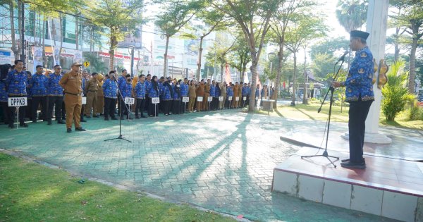 Jadi Pembina Apel, Nirman Mungkasa Ajak ASN Jadi Tuan Rumah MTQ yang Baik dan Disiplin Pilah Sampah