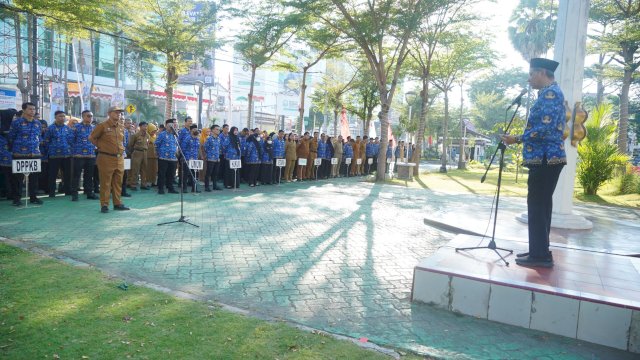 Jadi Pembina Apel, Nirman Mungkasa Ajak ASN Jadi Tuan Rumah MTQ yang Baik dan Disiplin Pilah Sampah