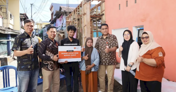 Lewat GENTING, DPPKB Makassar Salurkan Rumah Layak Huni untuk Keluarga Penerima Manfaat