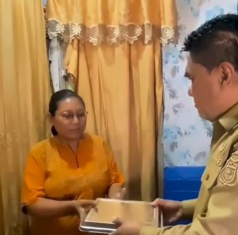 Kadis DPPKB Makassar Turun Langsung Salurkan MBG kepada Warga