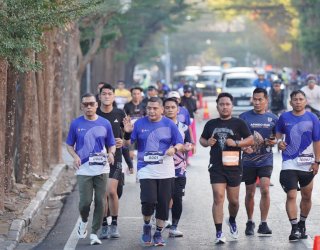 Usai Lepas Peserta, Wali Kota Munafri Ramaikan Kategori 10K SMANSA RUN 2026