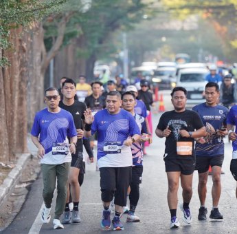 Usai Lepas Peserta, Wali Kota Munafri Ramaikan Kategori 10K SMANSA RUN 2026