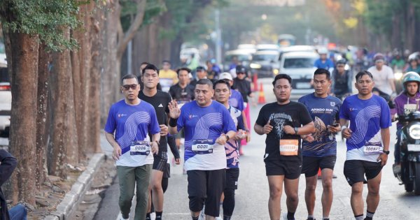 Usai Lepas Peserta, Wali Kota Munafri Ramaikan Kategori 10K SMANSA RUN 2026