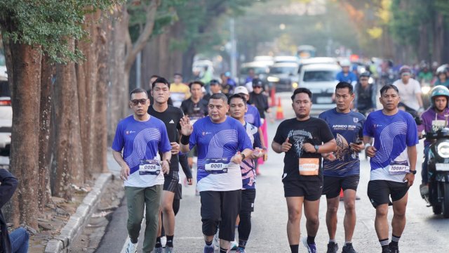 Usai Lepas Peserta, Wali Kota Munafri Ramaikan Kategori 10K SMANSA RUN 2026
