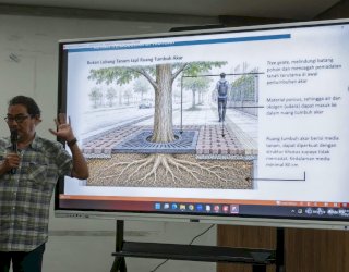DLH Makassar Libatkan Arborist Tata Pohon di Pedestrian Kajaolalido-Thamrin