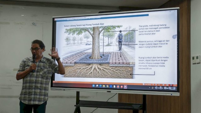 DLH Makassar Libatkan Arborist Tata Pohon di Pedestrian Kajaolalido-Thamrin