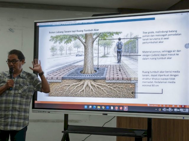 DLH Makassar Libatkan Arborist Tata Pohon di Pedestrian Kajaolalido-Thamrin
