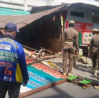 Sepuluh Lapak di Gunung Lompo Battang Dibongkar Usai Kuasai Fasum Dua Dekade