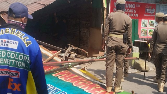 Sepuluh Lapak di Gunung Lompo Battang Dibongkar Usai Kuasai Fasum Dua Dekade