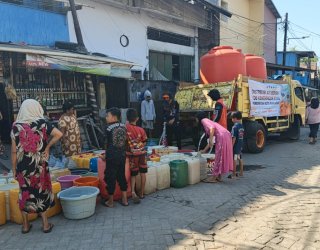Jangkau Delapan Kecamatan, Pemkot Makassar Distribusikan 5,1 Juta Liter Air Bersih ke Warga Terdampak Kemarau